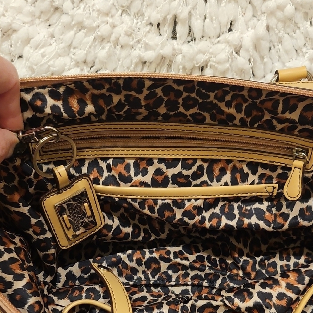 Maxx New York Tan Tote Handbag with Removeable Shoulder Strap - Picture 12 of 16
